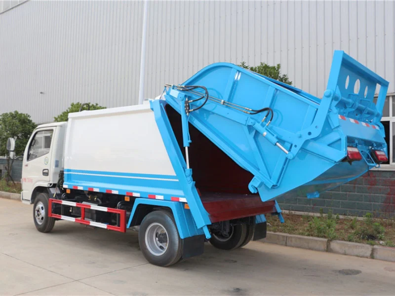 Dongfeng 4×2 garbage compactor — manufacturer photograph 2