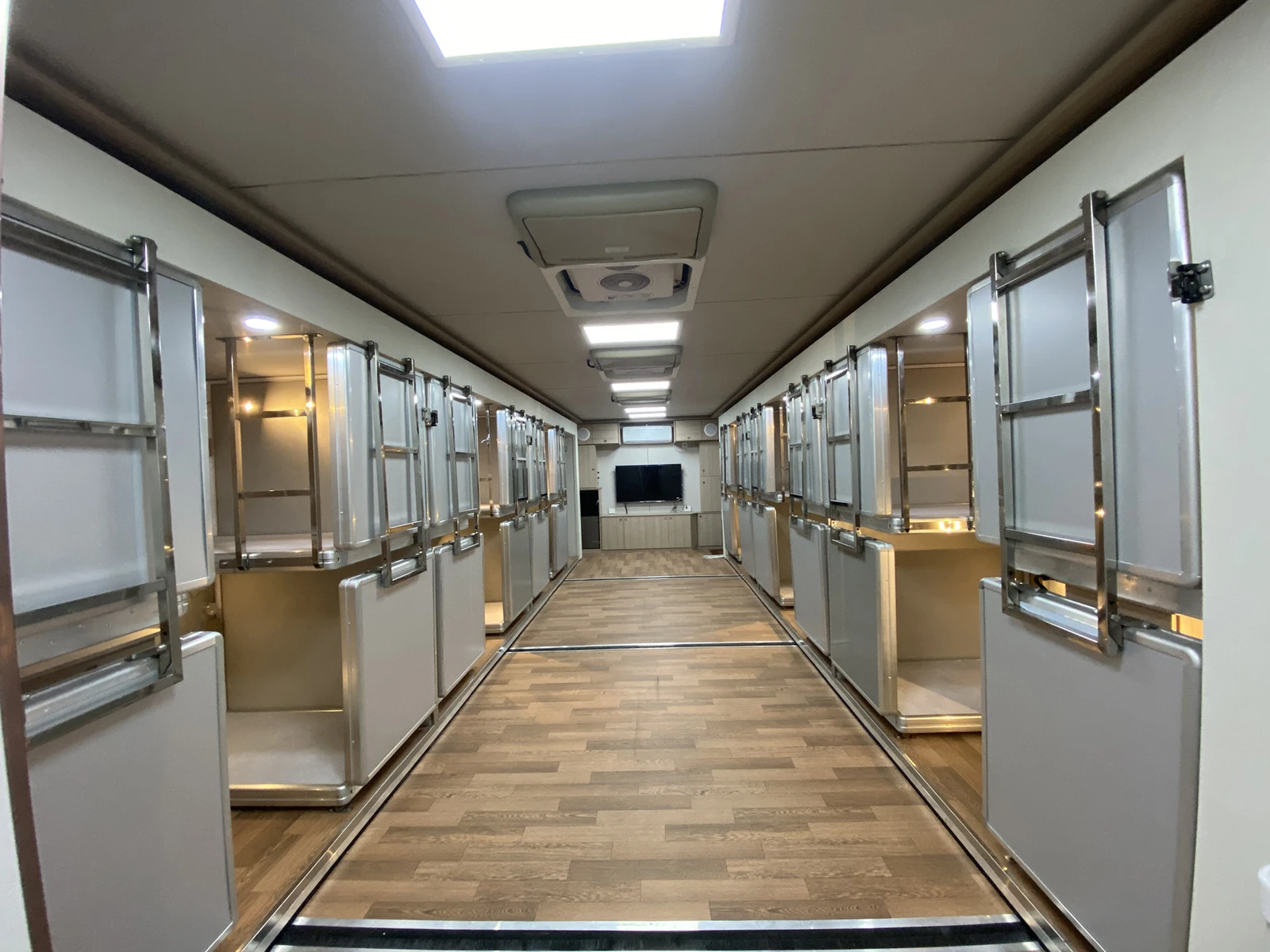 Emergency Accommodation Truck — published model photograph 2
