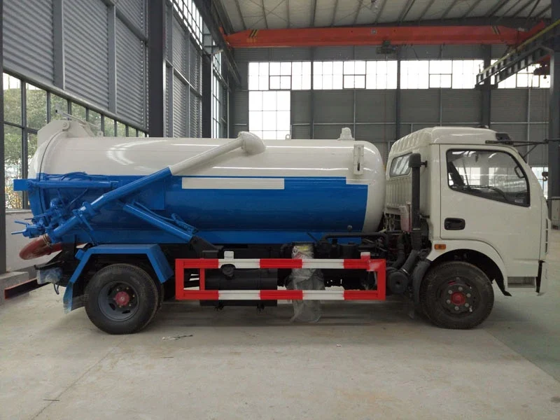 CLW Dongfeng 5 m³ Vacuum Sewage Truck — reference view 2