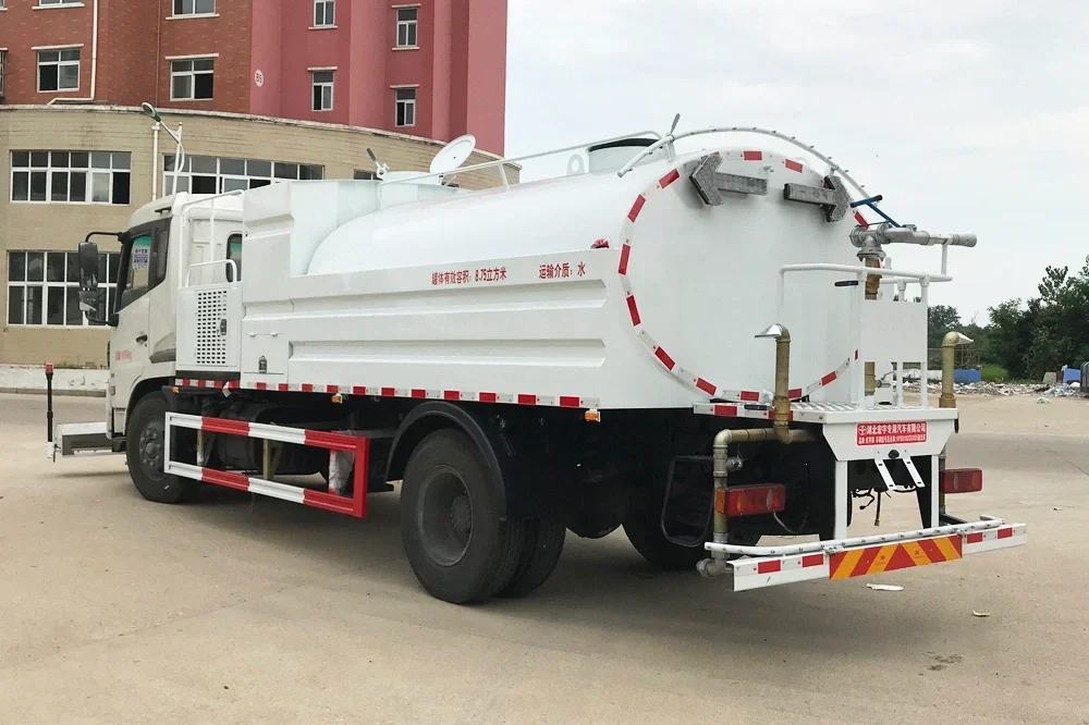 Hongyu Dongfeng Tianjin Road Cleaning Truck — reference view 3