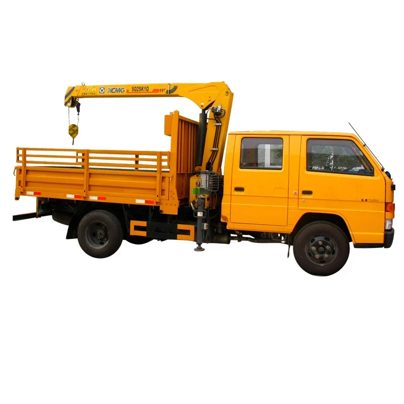 CLW Isuzu XCMG 6.3 t Crane Truck — reference view 2