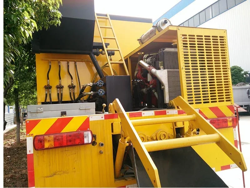 CLW HOWO Slurry Seal Truck — reference view 3