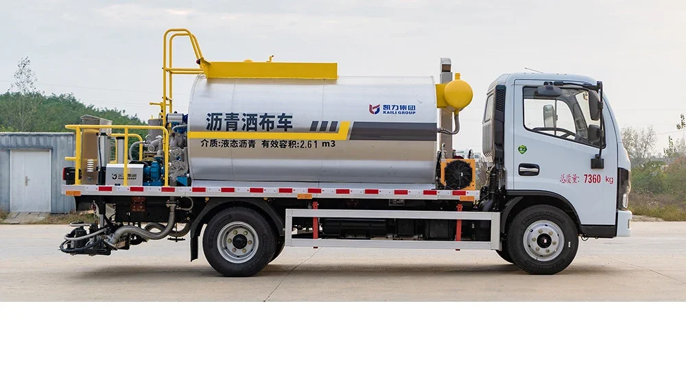 Kaili Dongfeng Asphalt Distributor — reference view 2