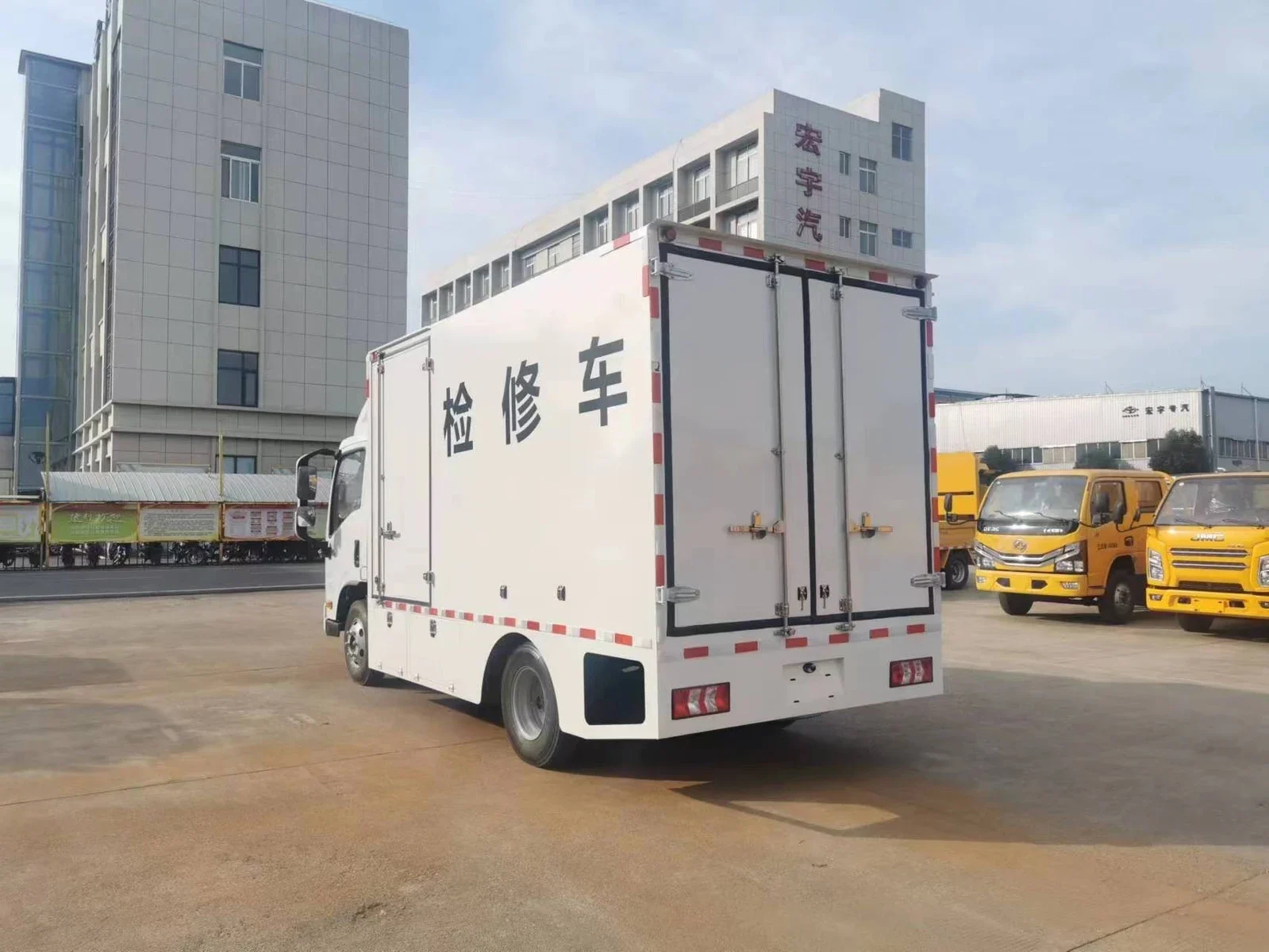 Hongyu XCMG Hanchi Mobile Workshop — reference view 3