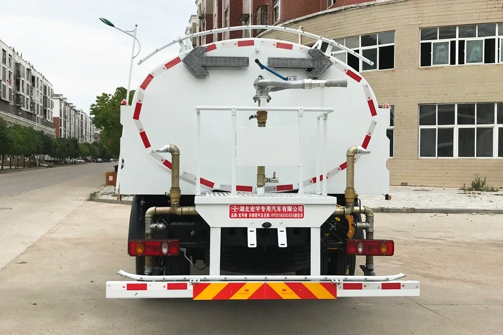 Hongyu Dongfeng Tianjin Road Cleaning Truck — reference view 4