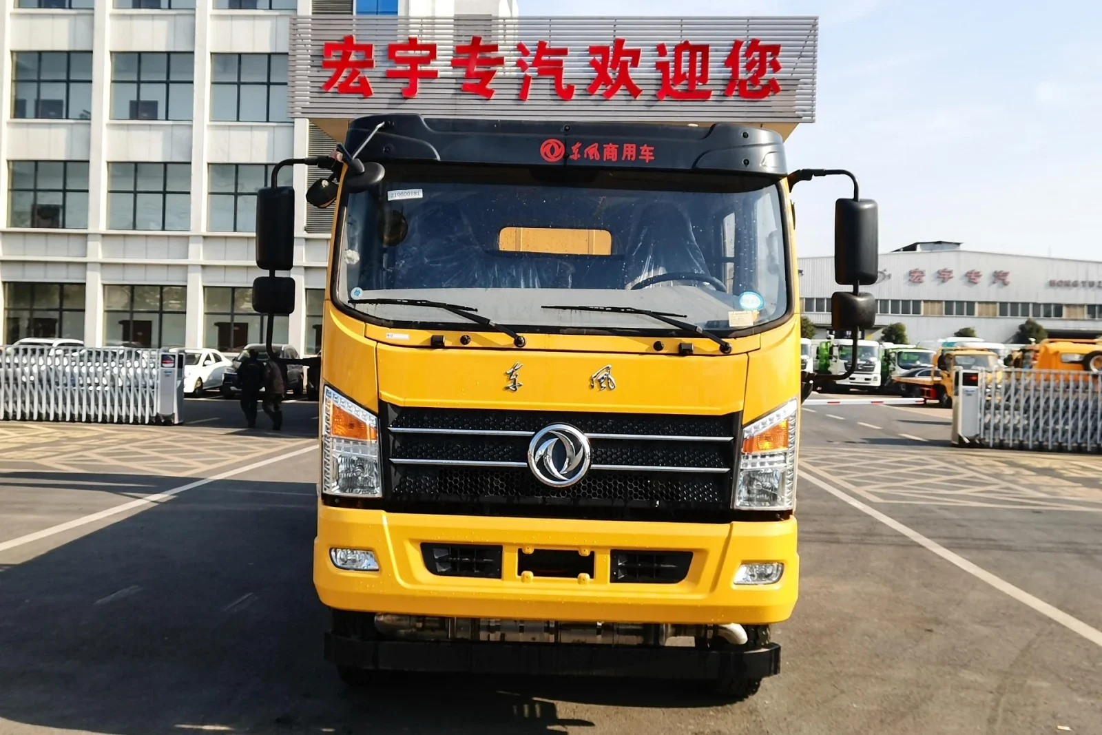 Hongyu Dongfeng Traffic Attenuator Truck — reference view 4