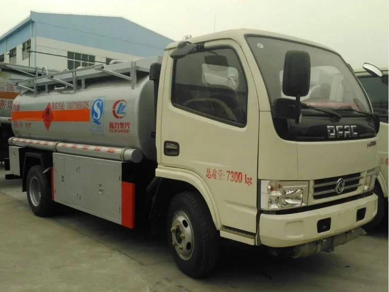 CLW Dongfeng 5 m³ Fuel Delivery Truck — reference view 3