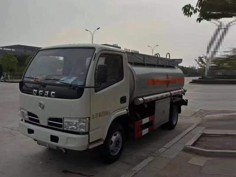CLW Dongfeng 5 m³ Fuel Delivery Truck — reference view 2