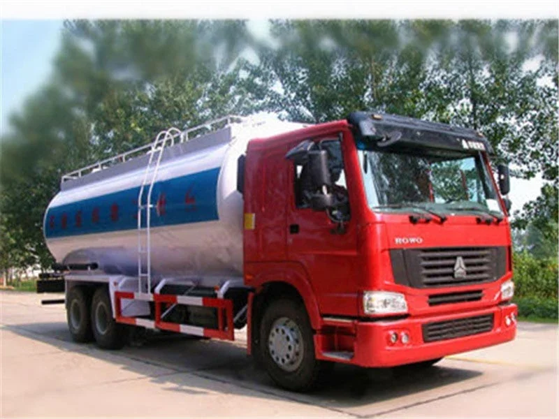 CLW HOWO 30 m³ Bulk Cement Truck — reference view 2