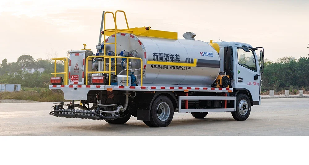 Kaili Dongfeng Asphalt Distributor — reference view 3