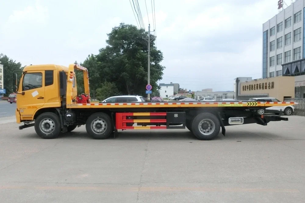 Hongyu Dongfeng Tianjin Three-Axle Recovery Truck — reference view 2