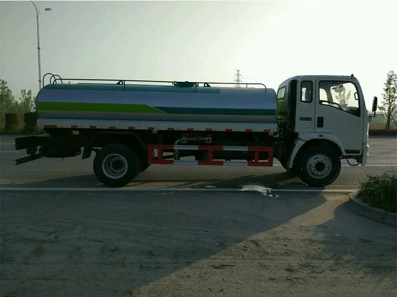 CLW Sinotruk Water Sprinkler Truck — reference view 2