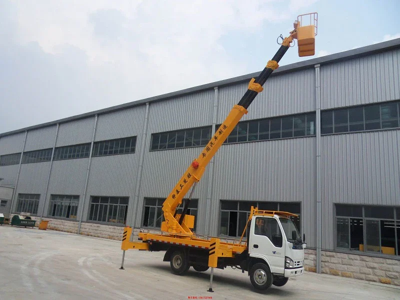 CLW Isuzu 14 m Aerial Platform Truck — reference view 2