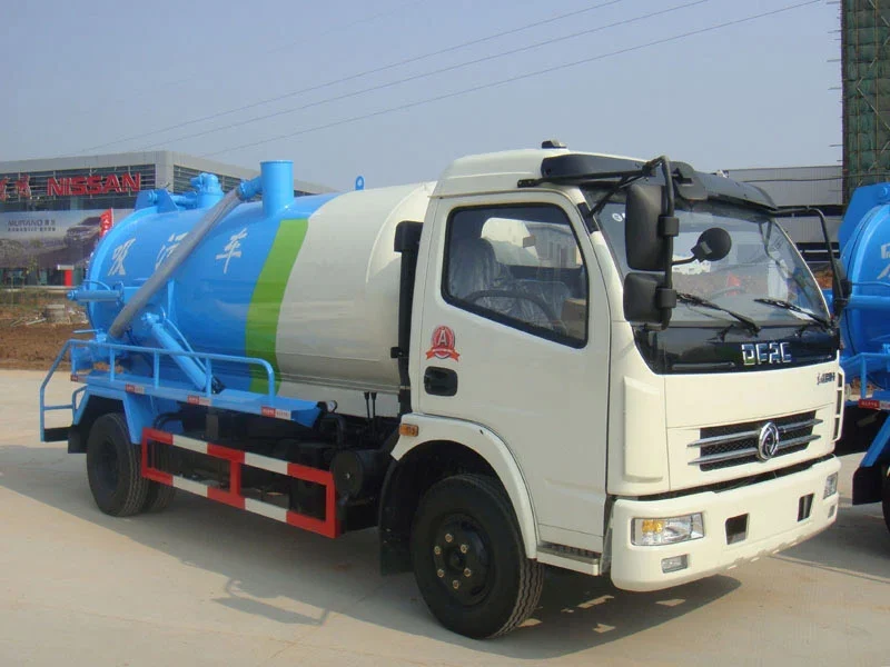 CLW Dongfeng 5 m³ Vacuum Sewage Truck — reference view 3
